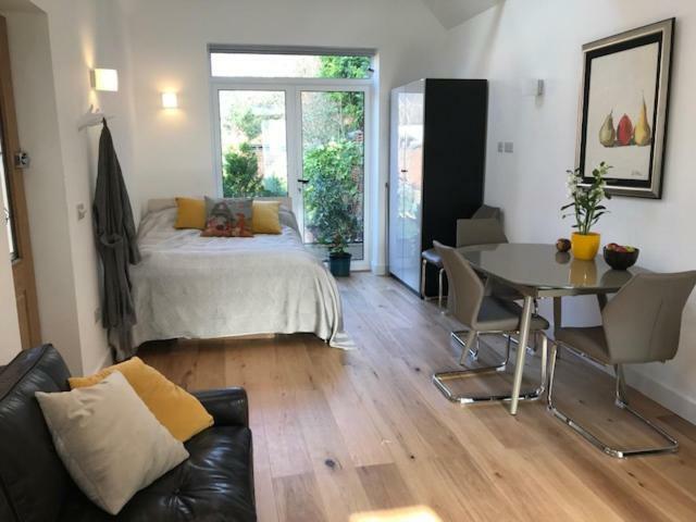 The Coach House 75 Epsom Road Leilighet Guildford Eksteriør bilde