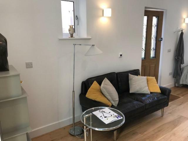 The Coach House 75 Epsom Road Leilighet Guildford Eksteriør bilde